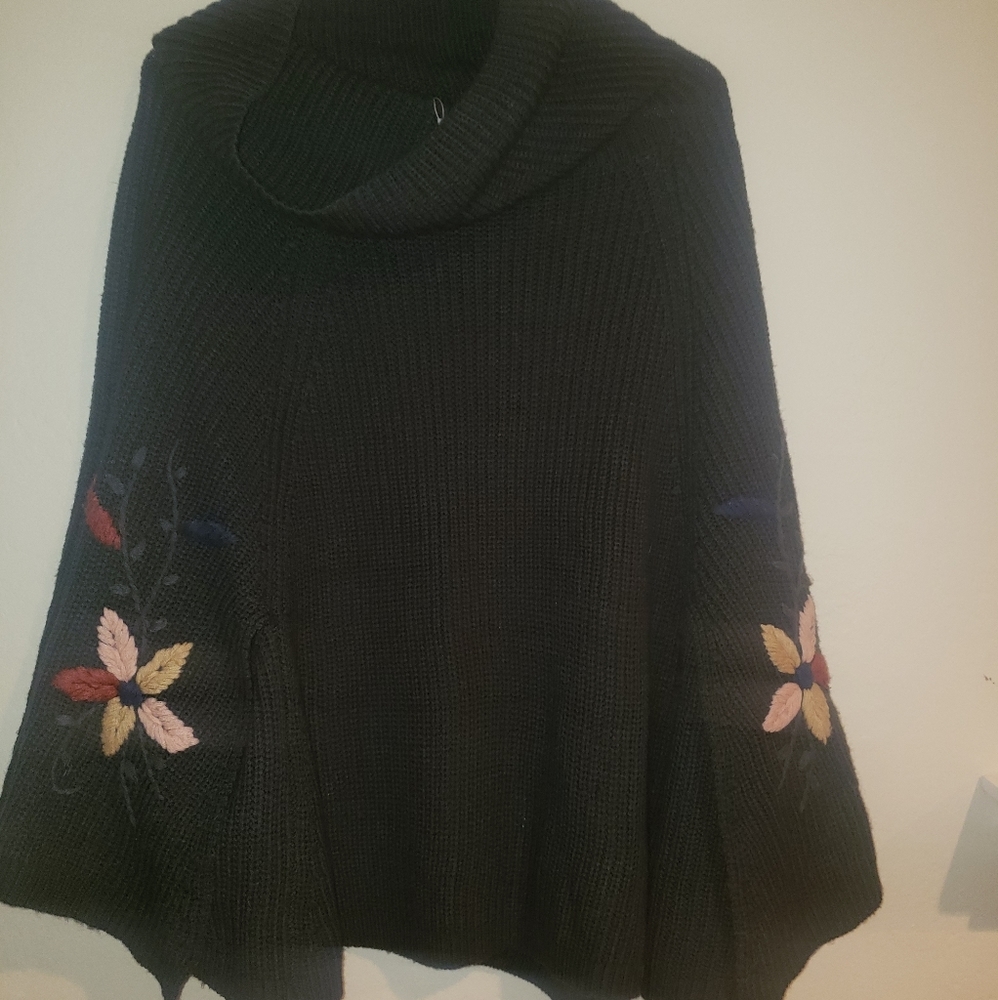 Poncho with flowers